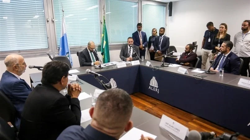 durante-o-encontro-foram-escolhidos-como-vice-presidente-e-relator-respectivamente-os-parlamentares-marcelo-dino-uniao-e-filippe-poubel-pl-184240