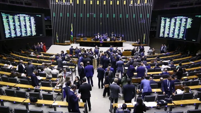 pec-blindagem-camara-e1756391575584